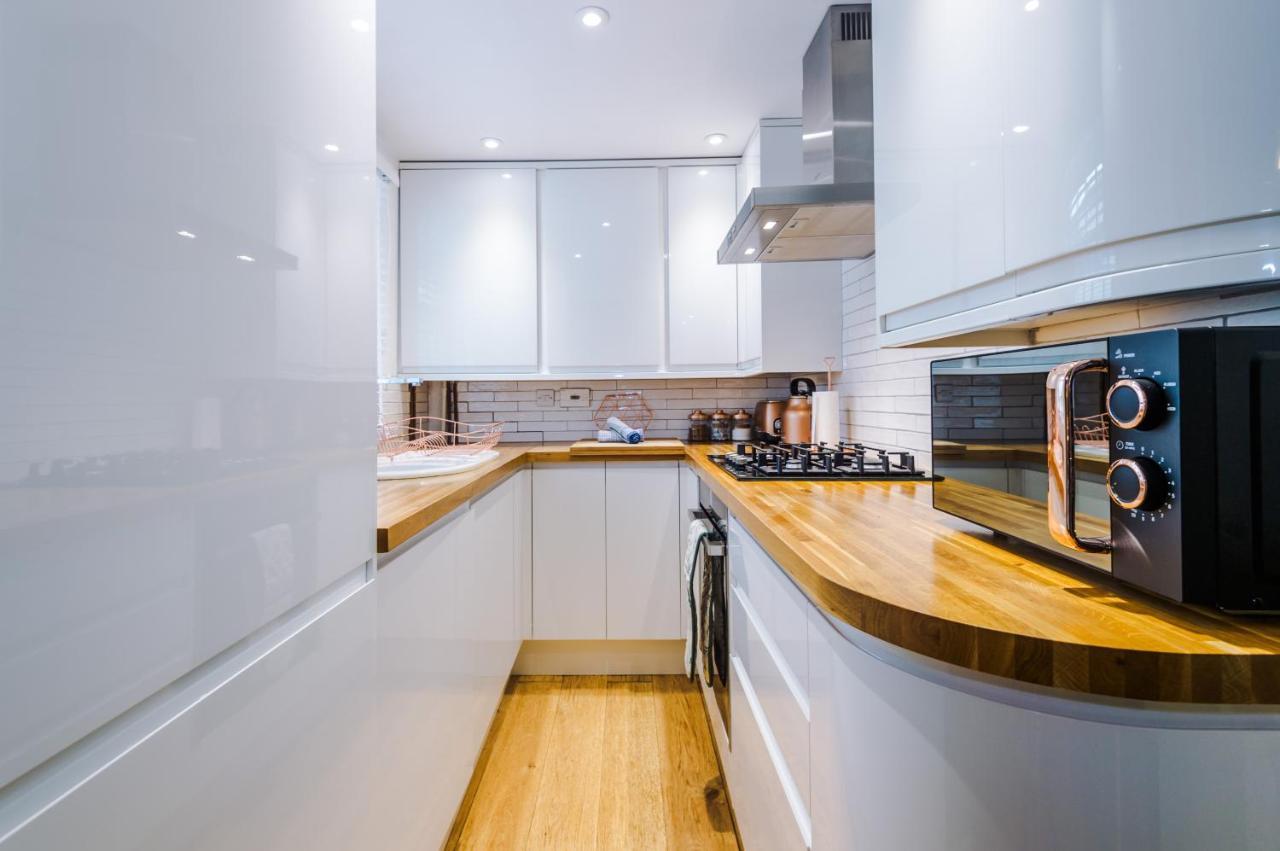 New! Gorgeous 2-Bed Home In Chester City Centre By 53 Degrees Property - Incredible Location, Ideal For Small Groups - Sleeps 6! Exterior foto